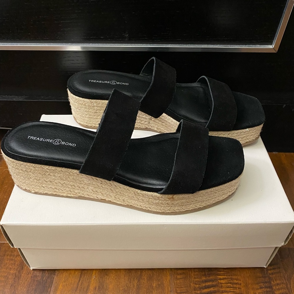 NEW Treasure & Bond Sandals Size 8M. 2 inches platform.